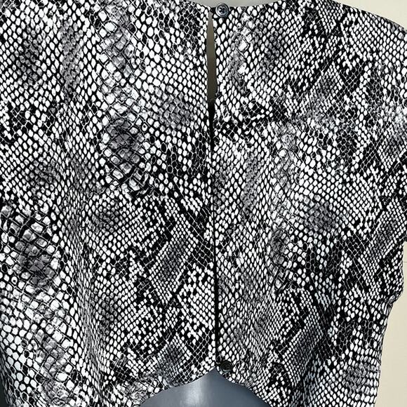 BABATON Hamptons Mini Dress Snakeskin open back size 6 Aritzia - Picture 6 of 8